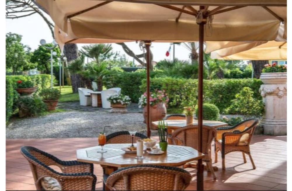Versilia Palace Hotel Marina di Pietrasanta Exterior foto
